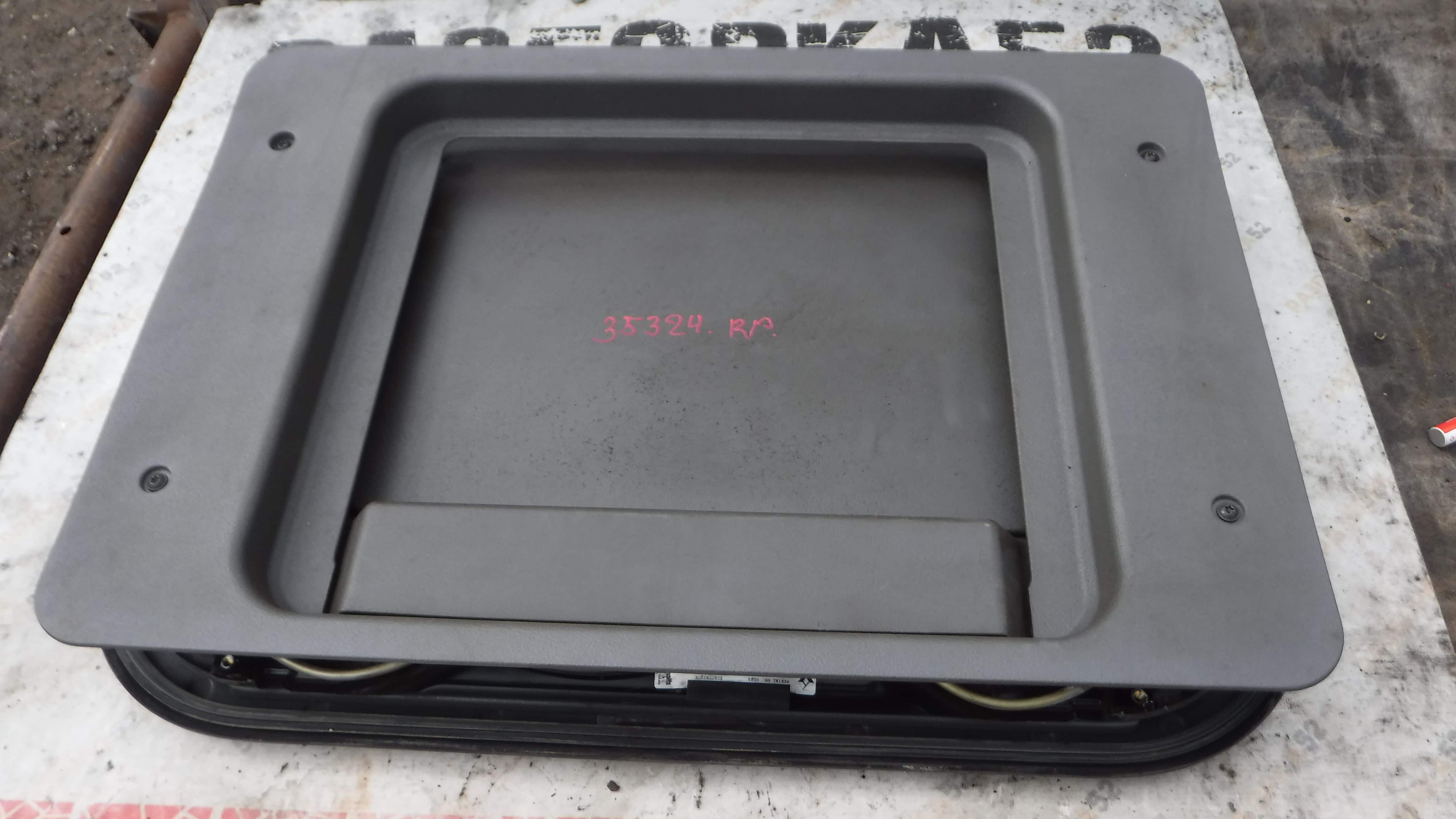 Люк 5010354854 Рено премиум Renault Premium DCI320 2005